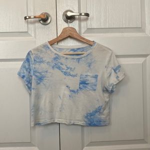 Blue tie dye cropped tee